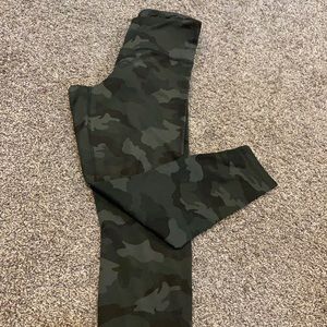 YOGALICIOUS camo 7/8 leggings